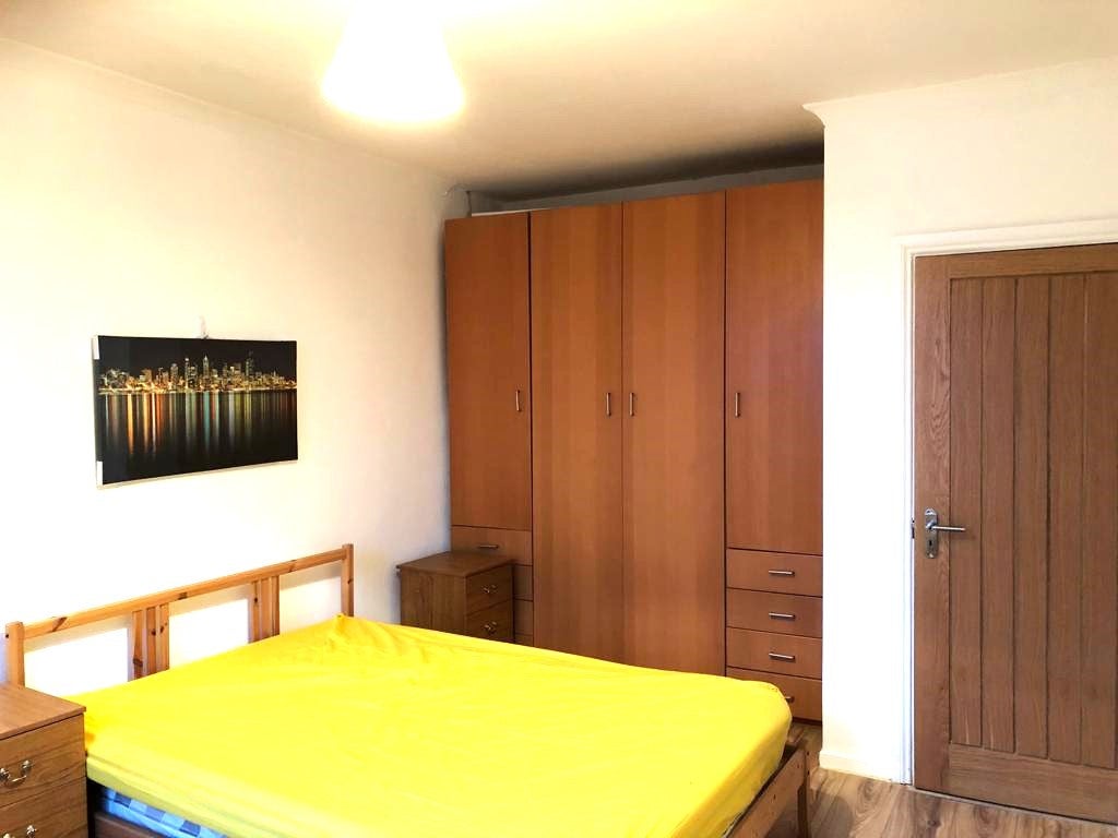 Flat Clarence Gardens in Greater London
