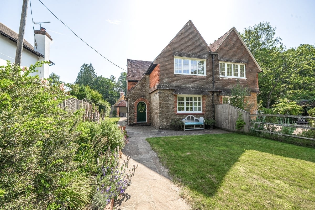 House Combe Lane in Waverley