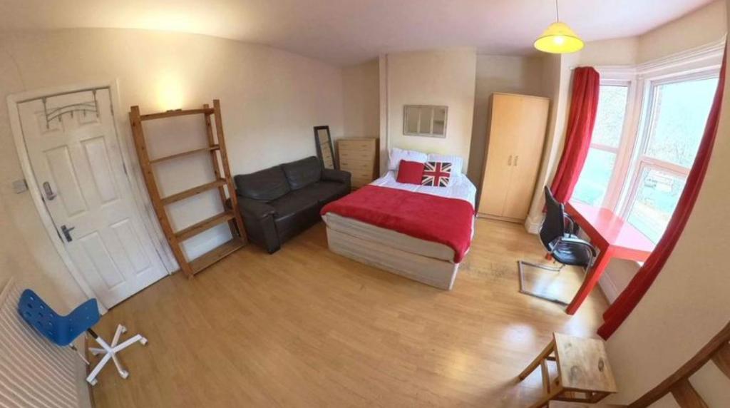 Room St Denys Road in Southampton