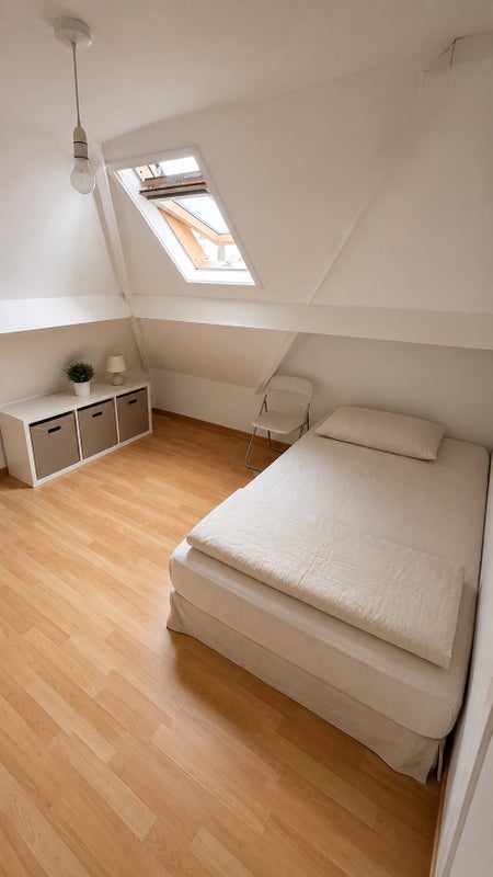 Room Mellitus Street in Greater London