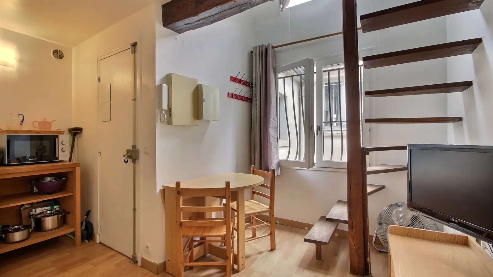 Flat Rue des Écouffes in Paris