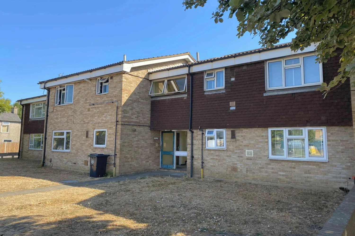 Flat Kingston Road in Mole Valley