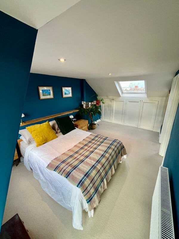 Room Dawes Road in Greater London