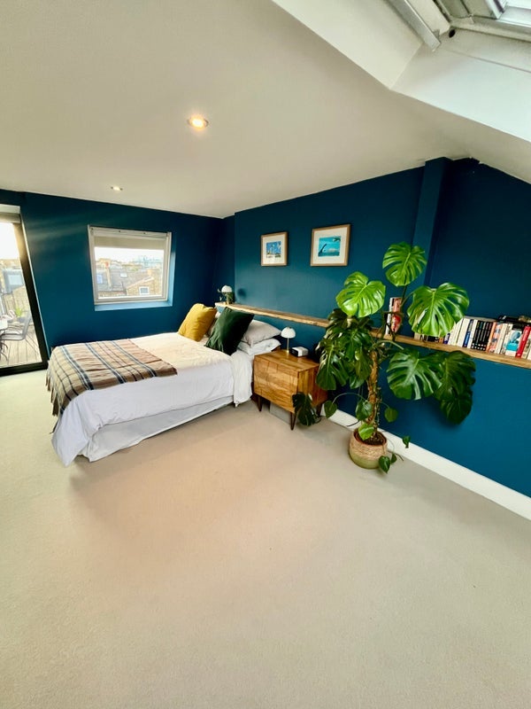 Room Dawes Road in Greater London