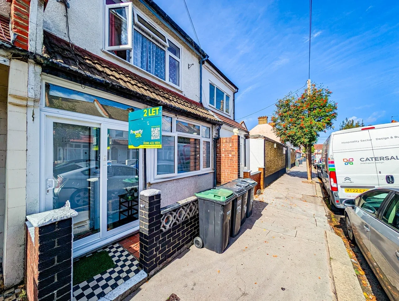 Flat Penshurst Road in Greater London