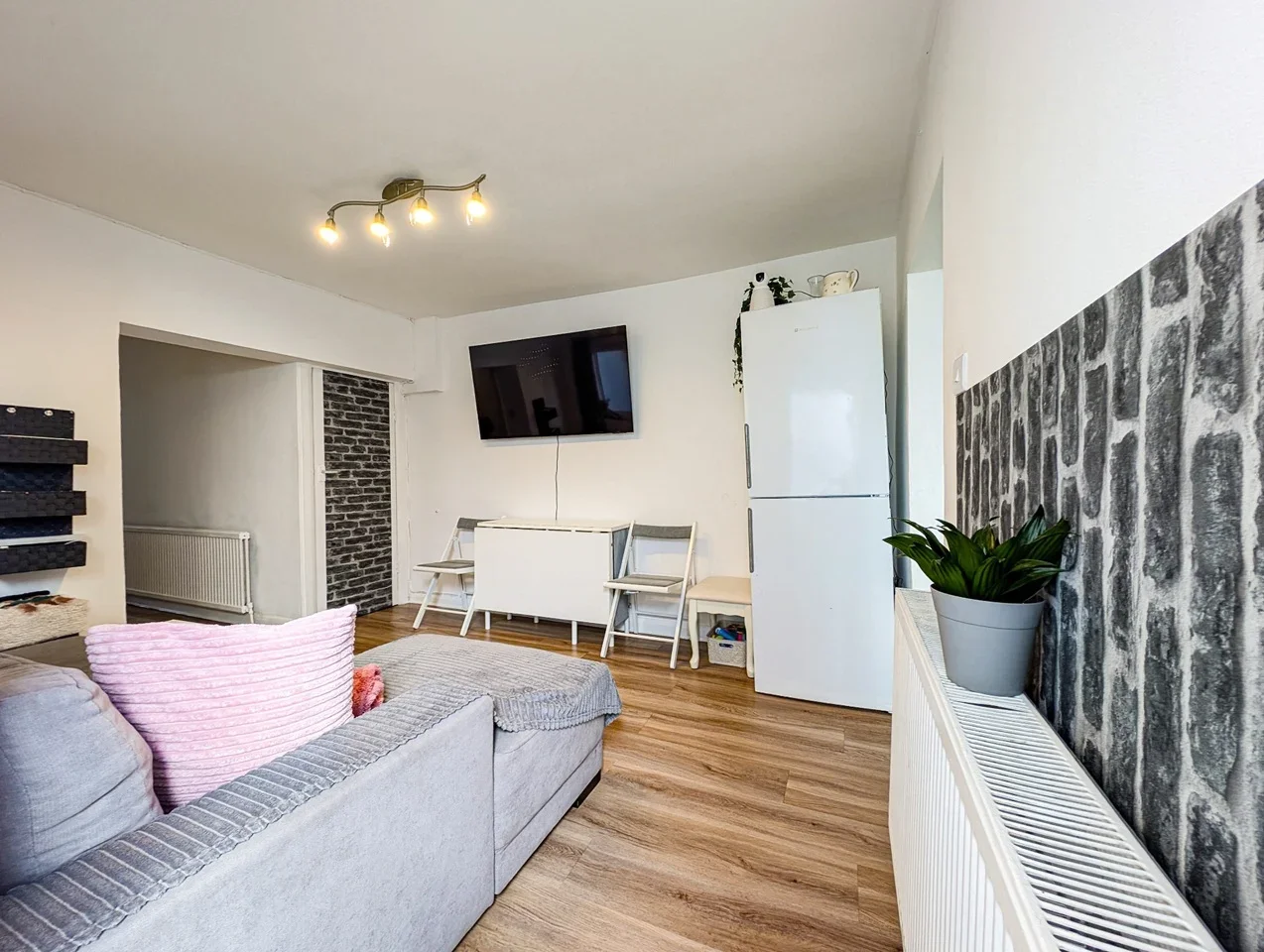 Flat Penshurst Road in Greater London