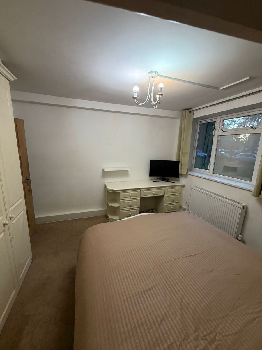 Room Longbridge Road in Greater London
