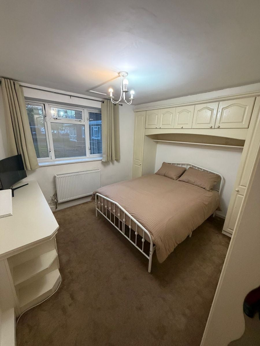 Room Longbridge Road in Greater London