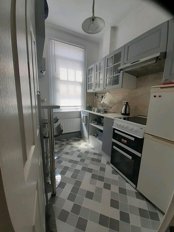Room Tranmere Road in Greater London