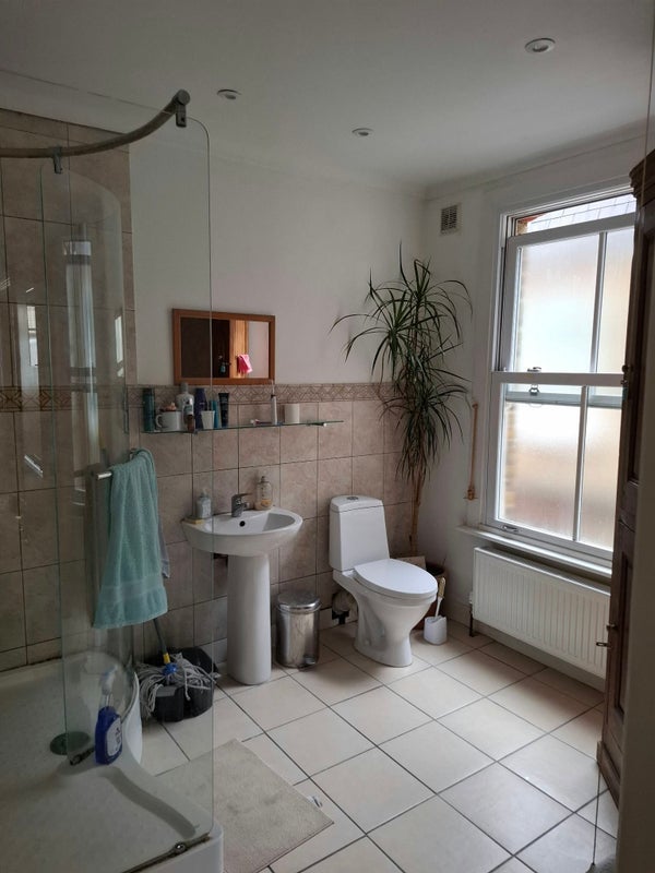 Room Tranmere Road in Greater London