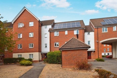 Flat Hevingham Drive in Greater London