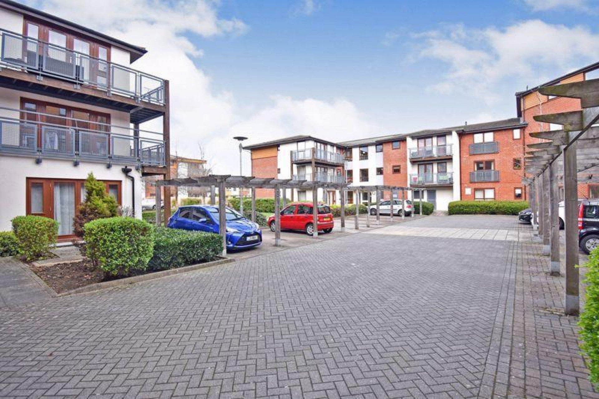 Flat Harry Close in Greater London