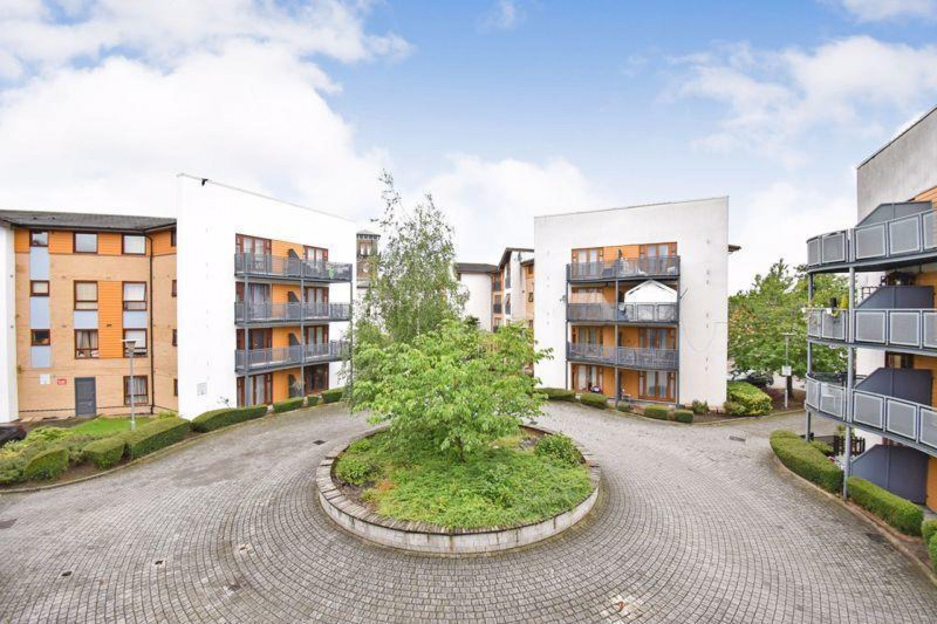 Flat Harry Close in Greater London