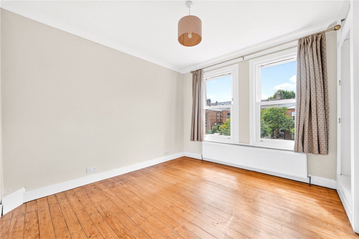 Flat Mersey Road in Greater London