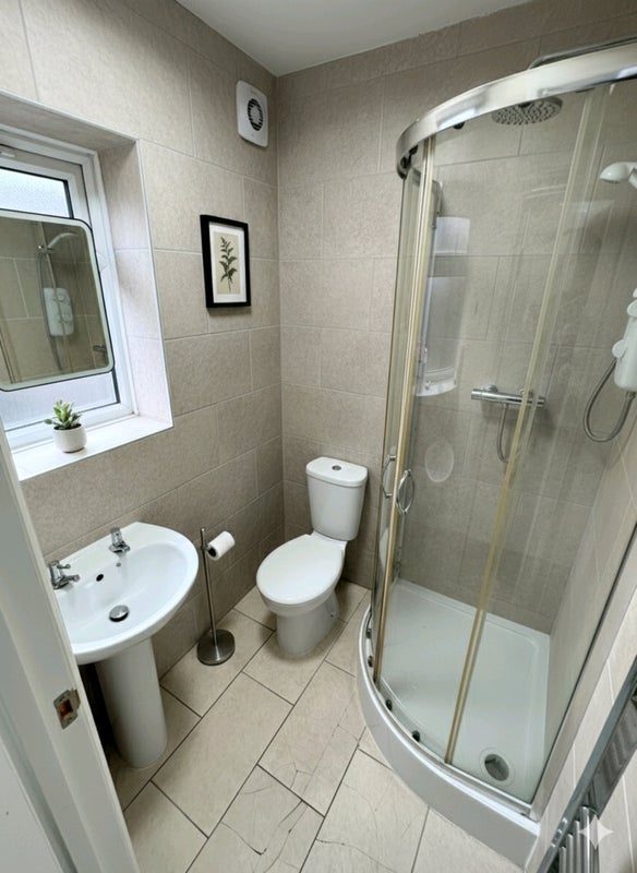 Room Beechfield Road in Greater London