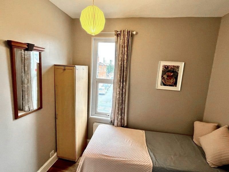 Room Chevening Road in Greater London