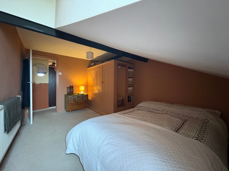 Flat Cotham Park in Bristol