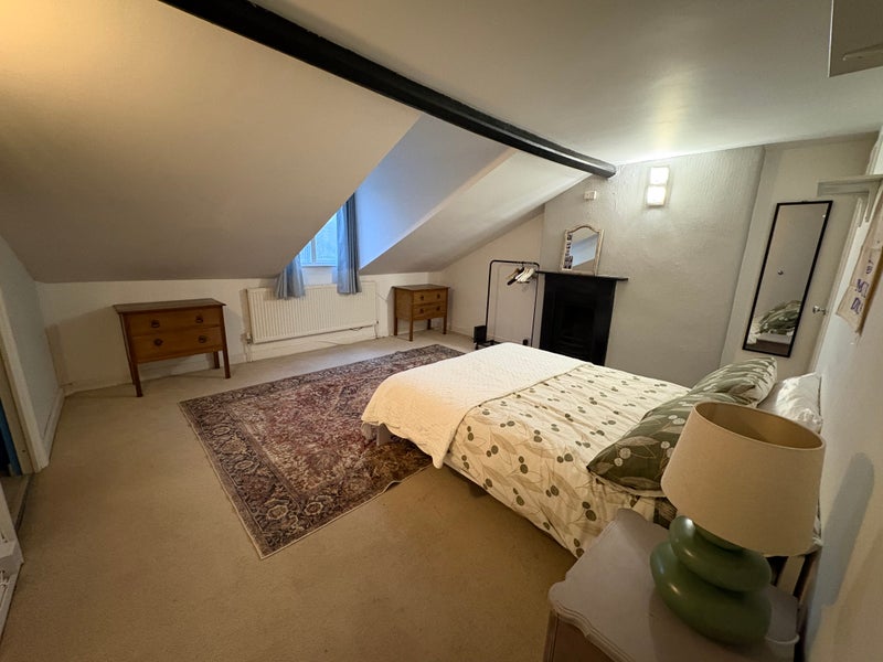 Flat Cotham Park in Bristol