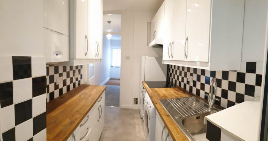 Flat Grover Court in Greater London