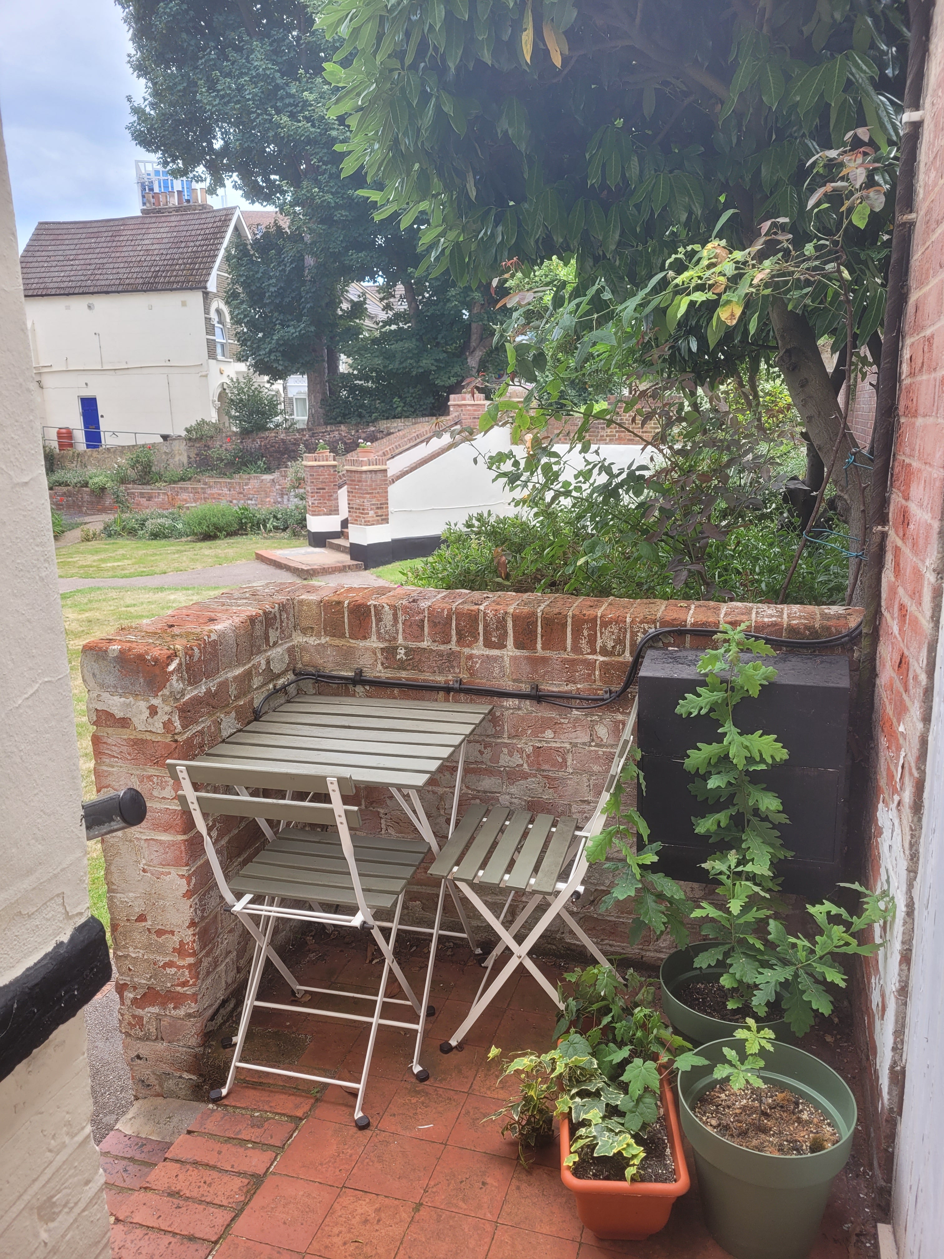 Flat Grover Court in Greater London