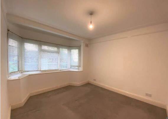 Flat Grover Court in Greater London
