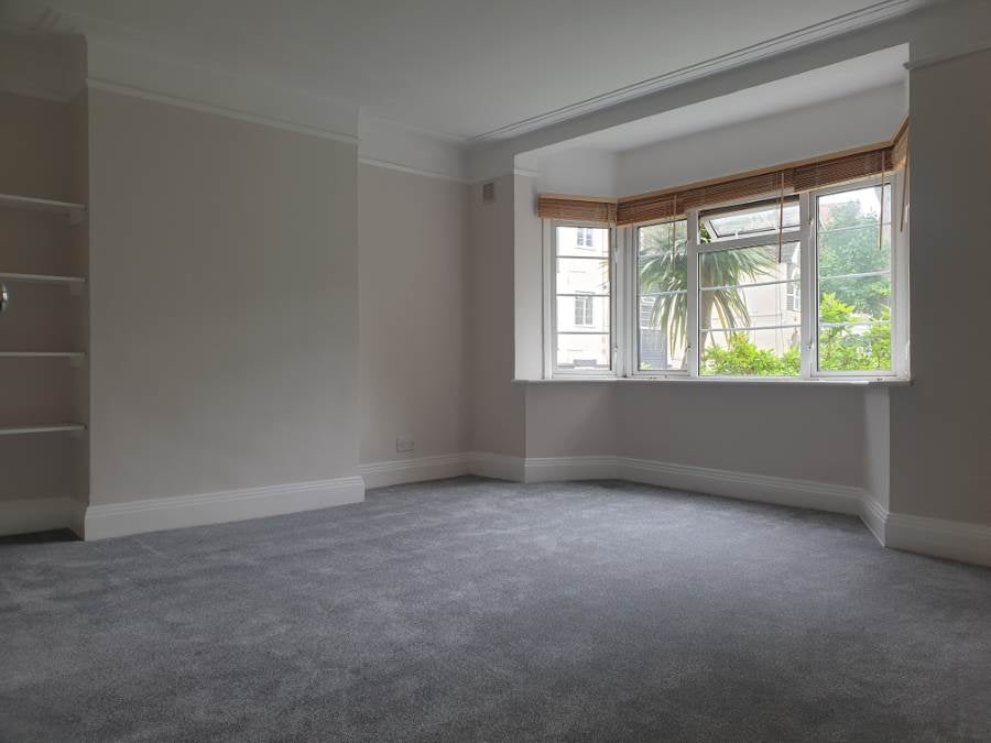 Flat Grover Court in Greater London