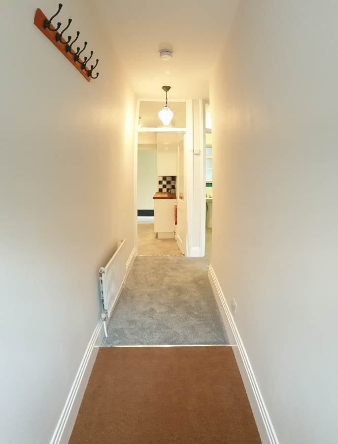 Flat Grover Court in Greater London