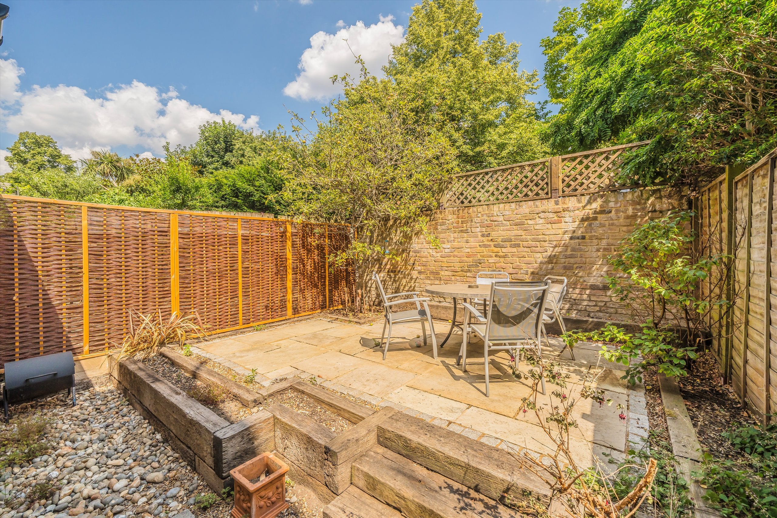 Flat Overstone Road in Greater London