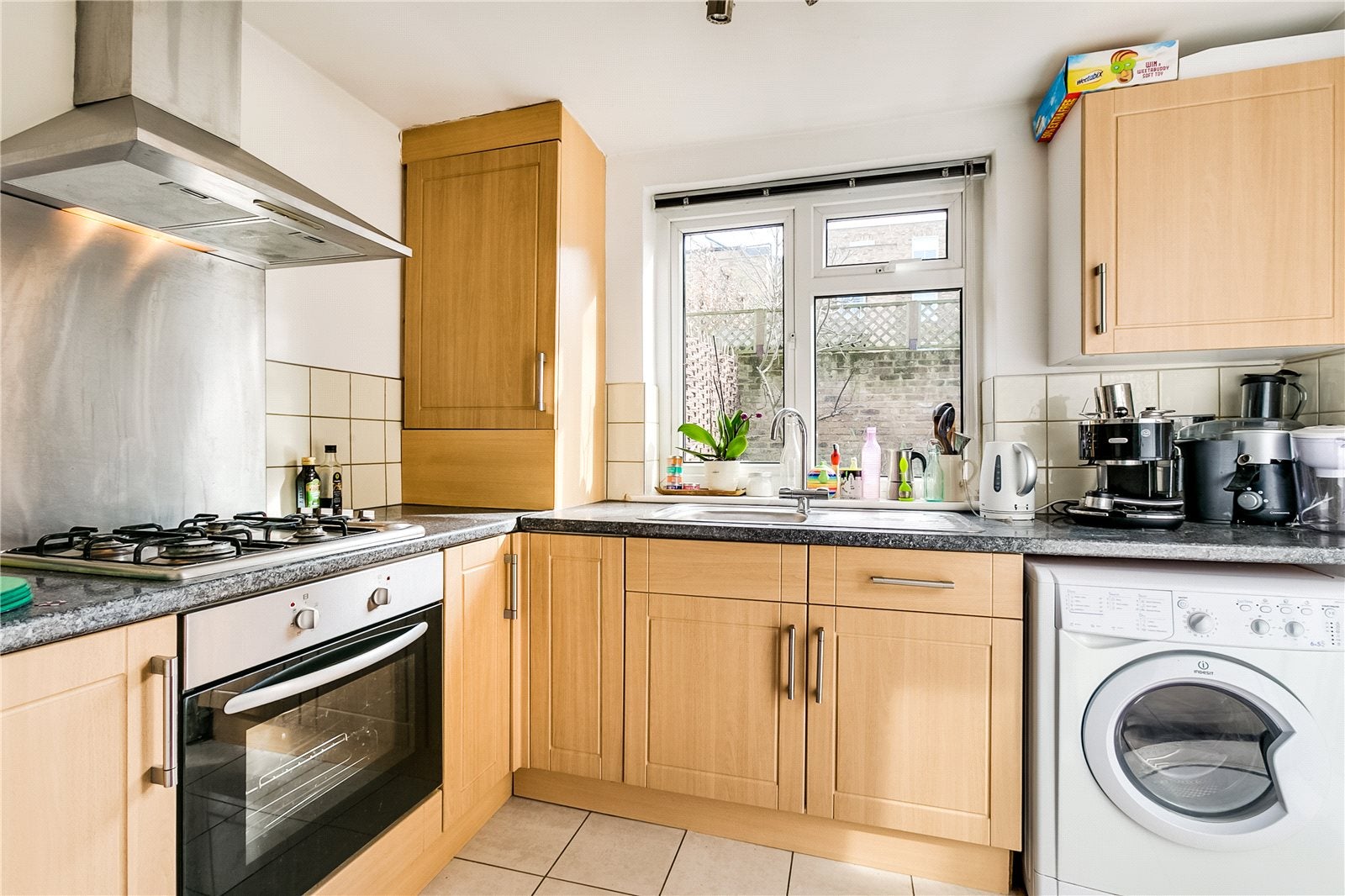 Flat Overstone Road in Greater London