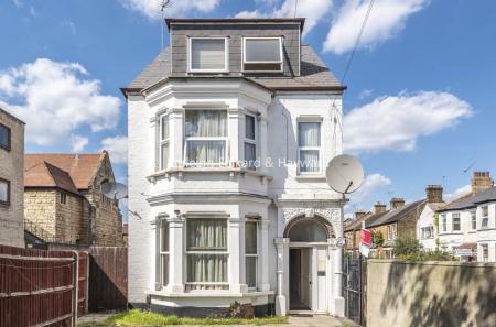Room Nether Street in Greater London