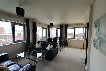 Flat Guildhall Road in Northampton