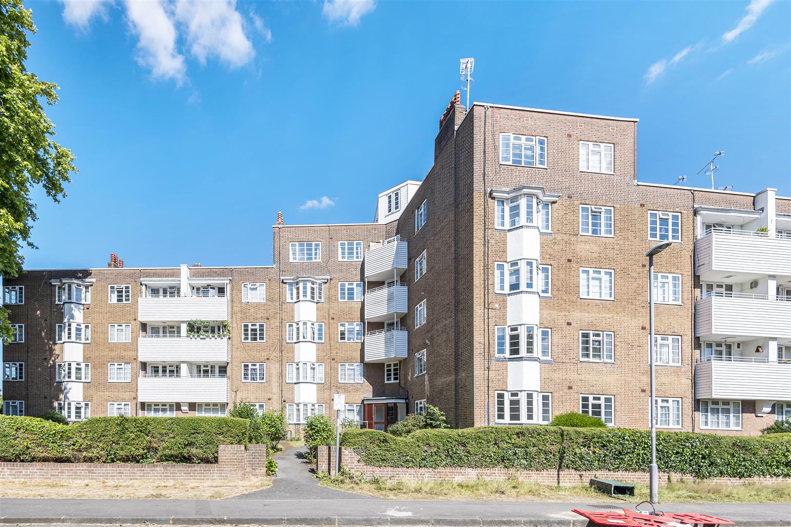 Flat Lower Ham Road in Greater London