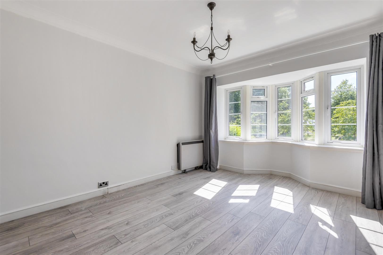 Flat Lower Ham Road in Greater London