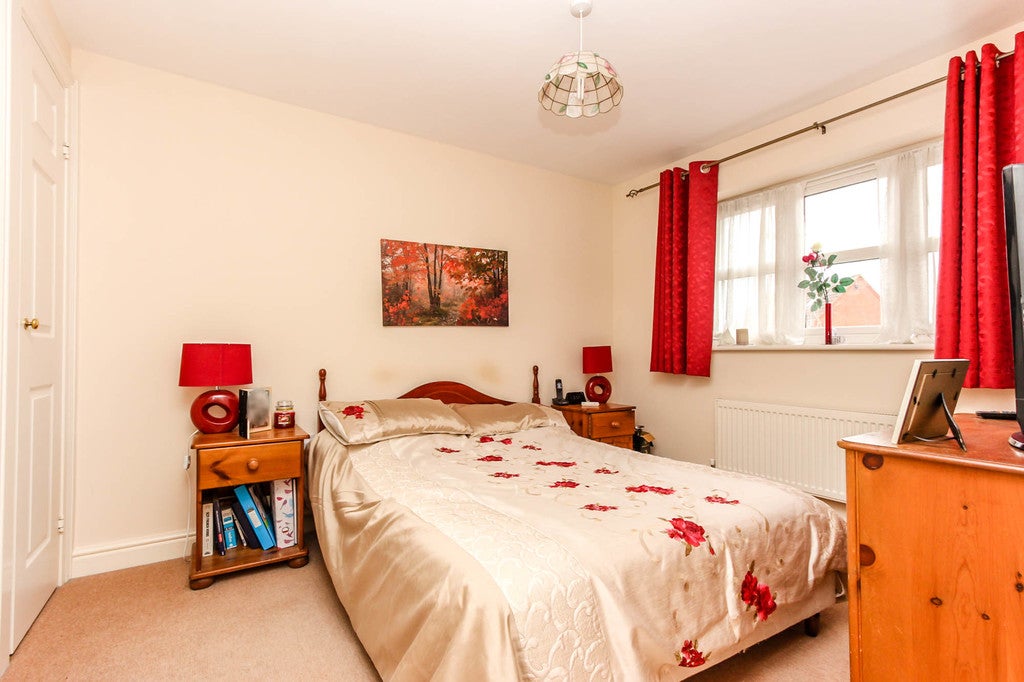 House Aldsworth Close in Wellingborough