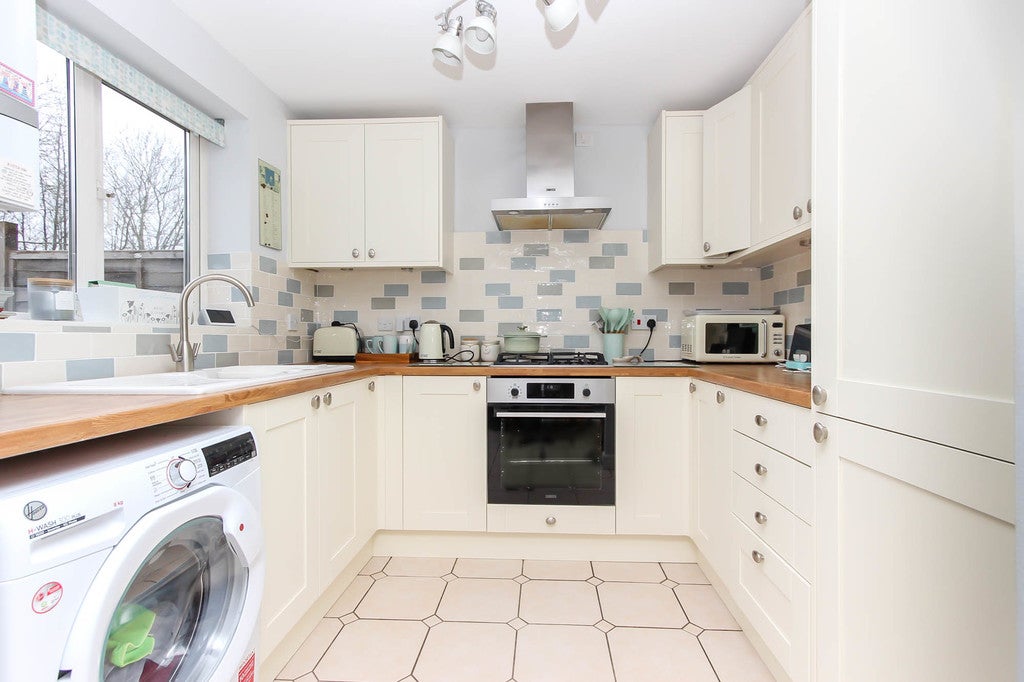 House Aldsworth Close in Wellingborough