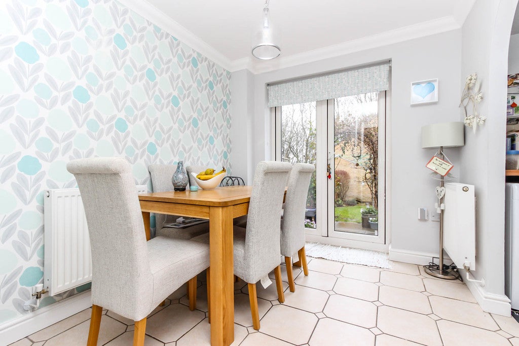 House Aldsworth Close in Wellingborough