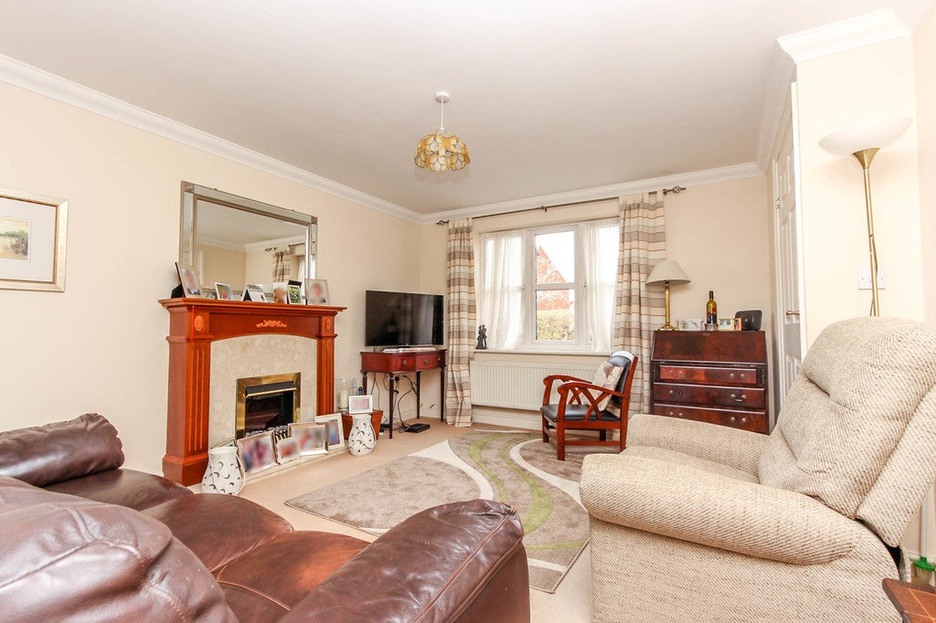 House Aldsworth Close in Wellingborough