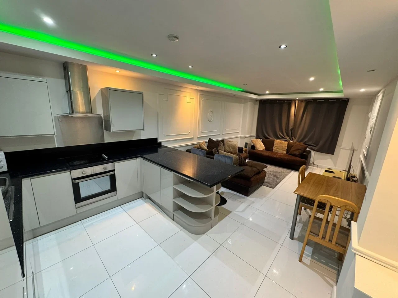 Flat Atherton Road in Greater London