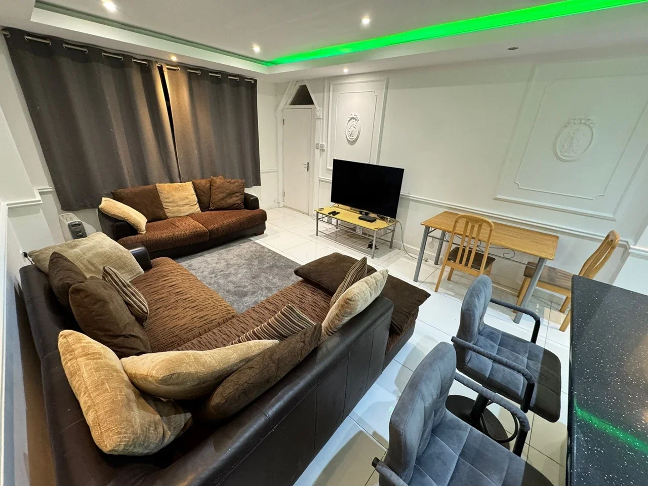 Flat Atherton Road in Greater London