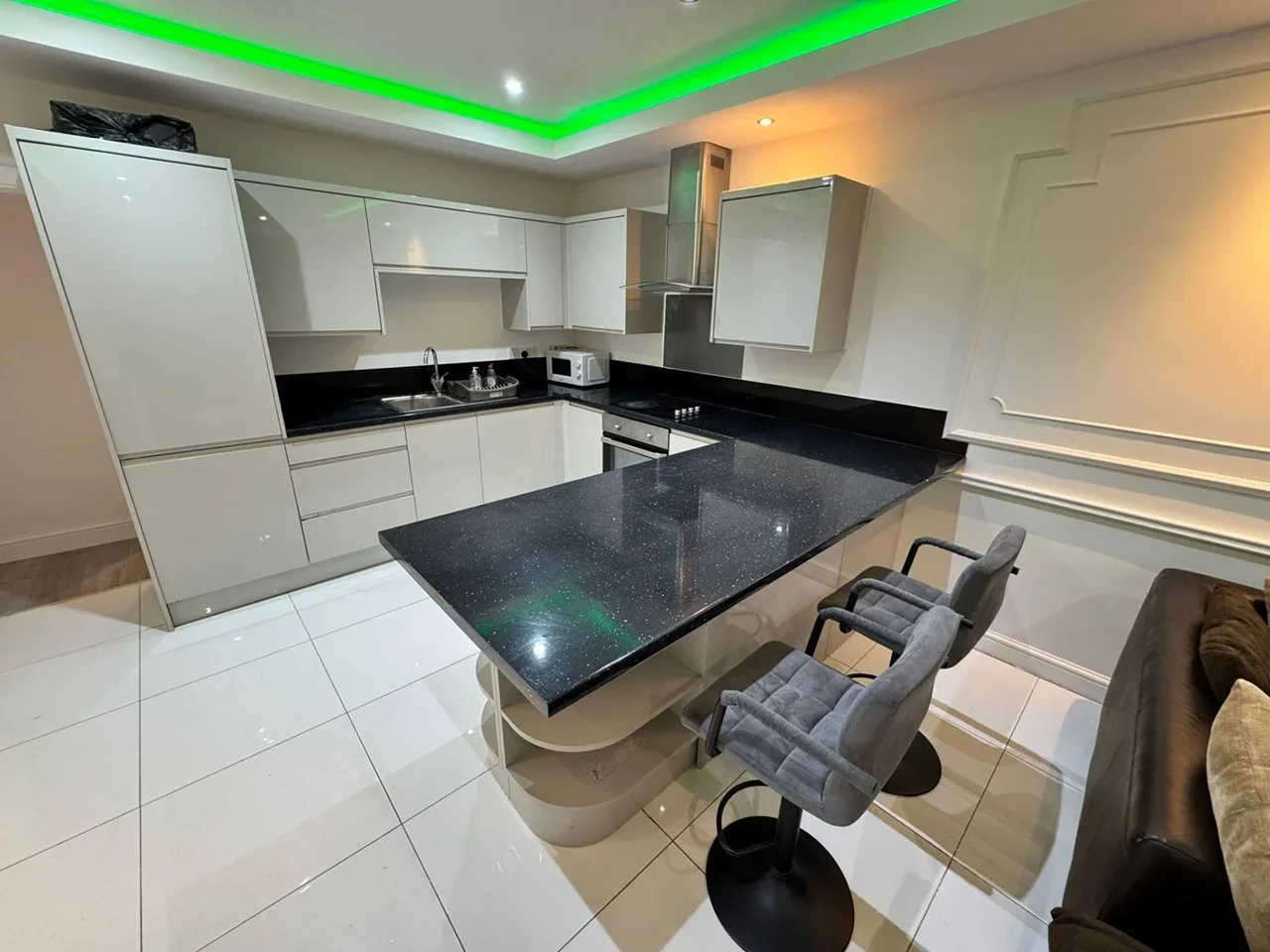 Flat Atherton Road in Greater London