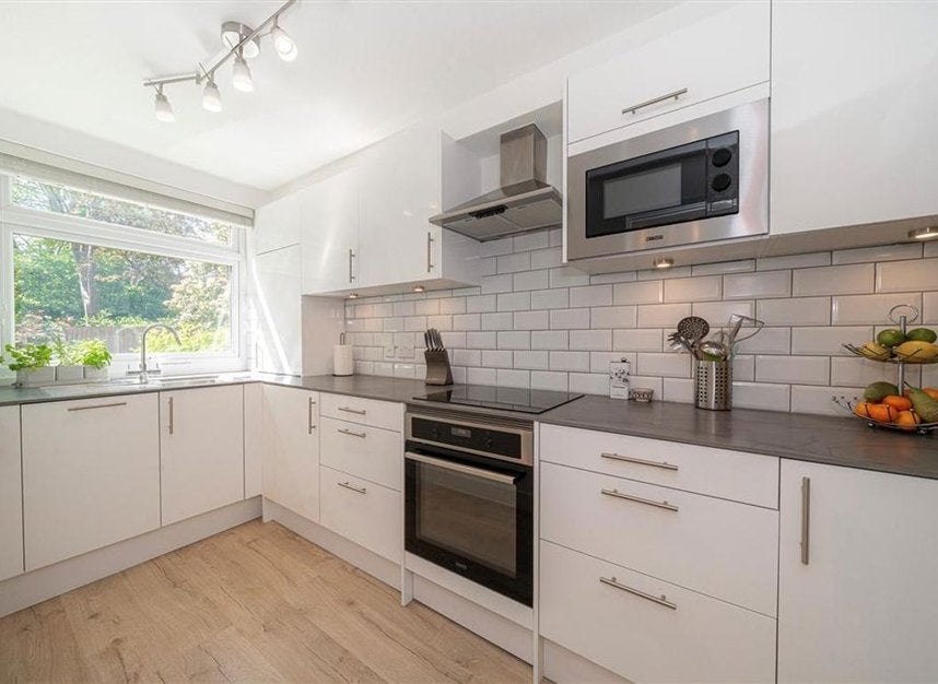 Flat Harrowdene Gardens in Greater London