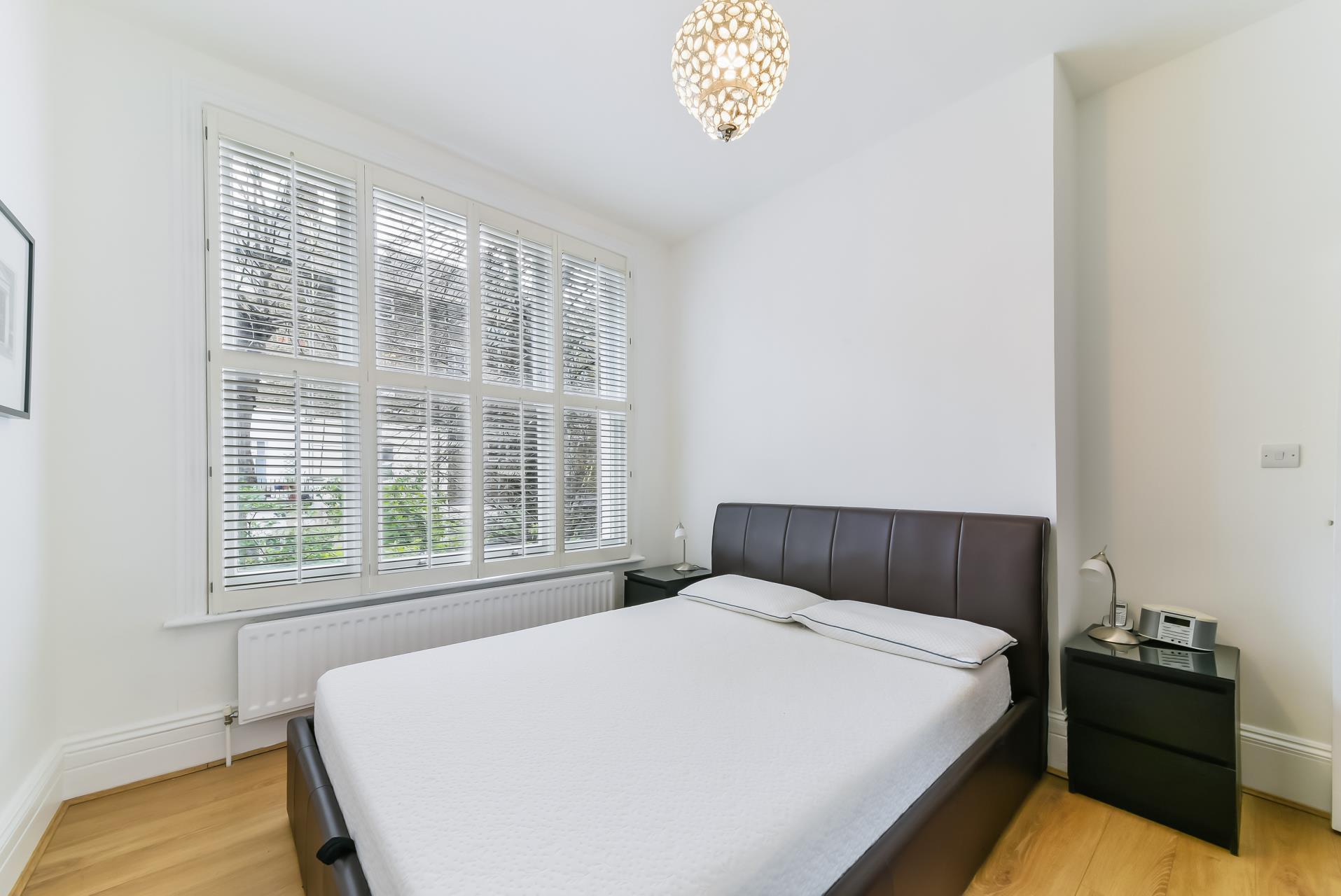 Flat Aynhoe Road in Greater London