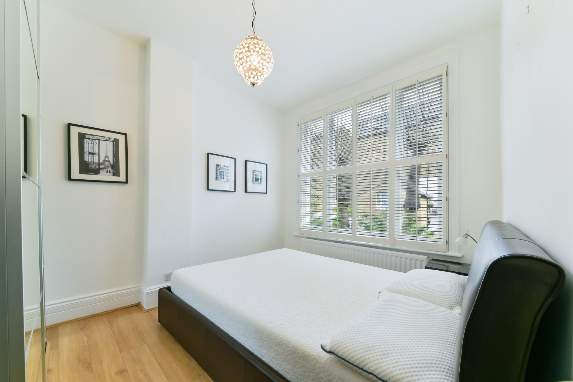 Flat Aynhoe Road in Greater London
