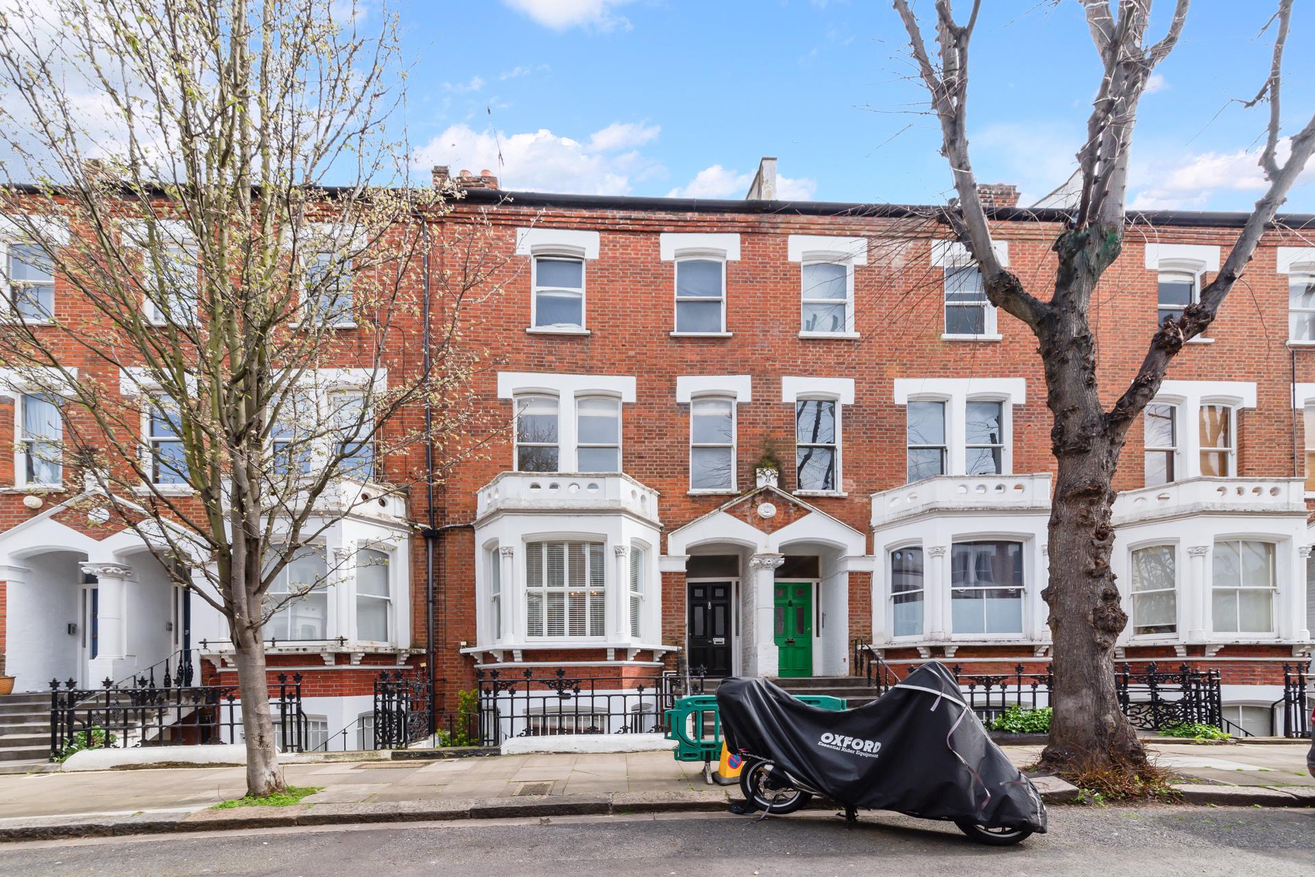 Flat Aynhoe Road in Greater London