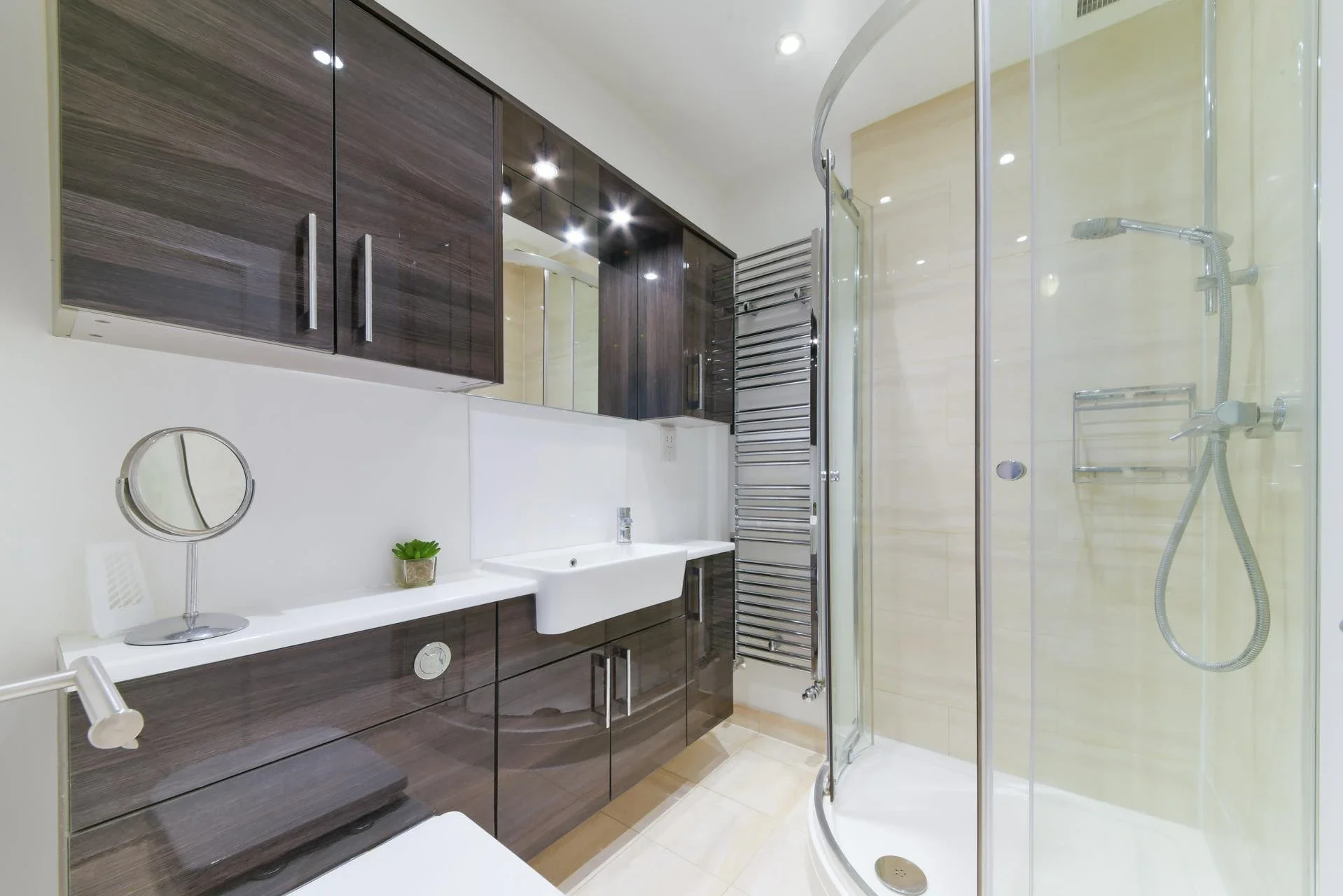 Flat Aynhoe Road in Greater London