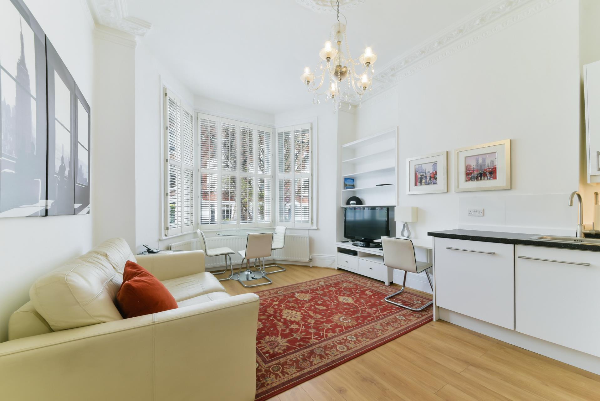 Flat Aynhoe Road in Greater London
