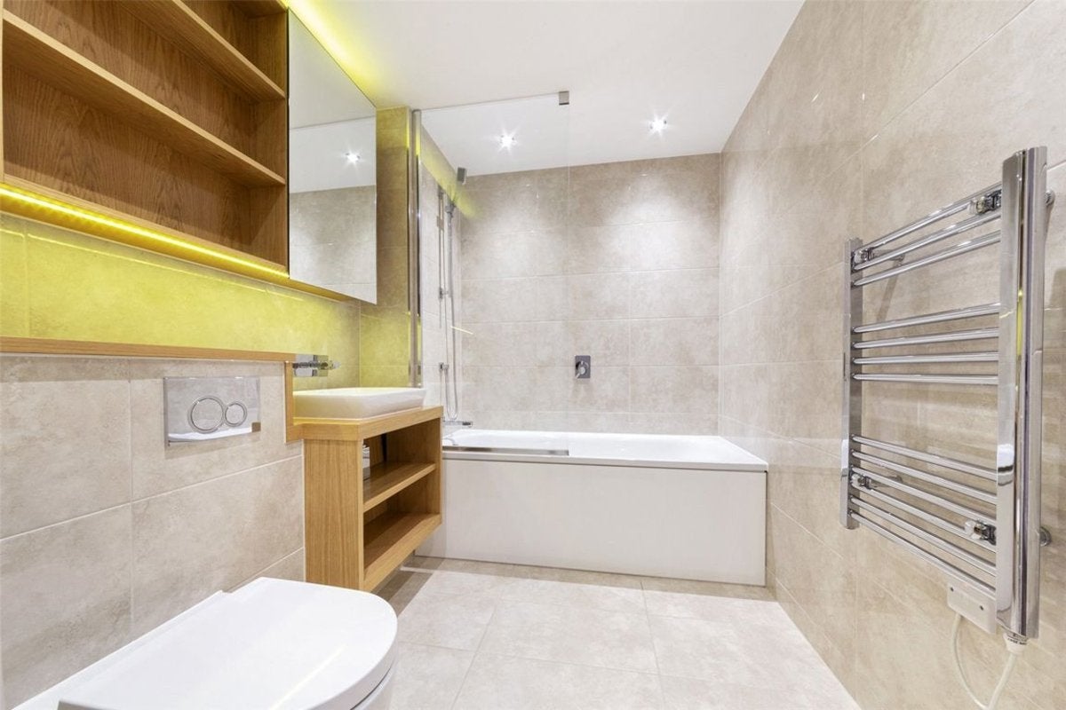 Flat Royal Victoria Place in Greater London