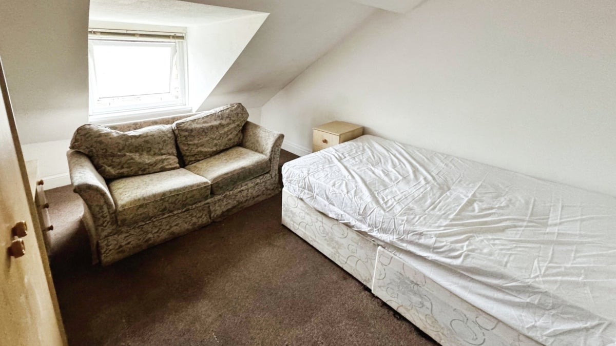 Room Godfrey Road in Newport