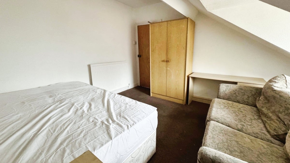Room Godfrey Road in Newport