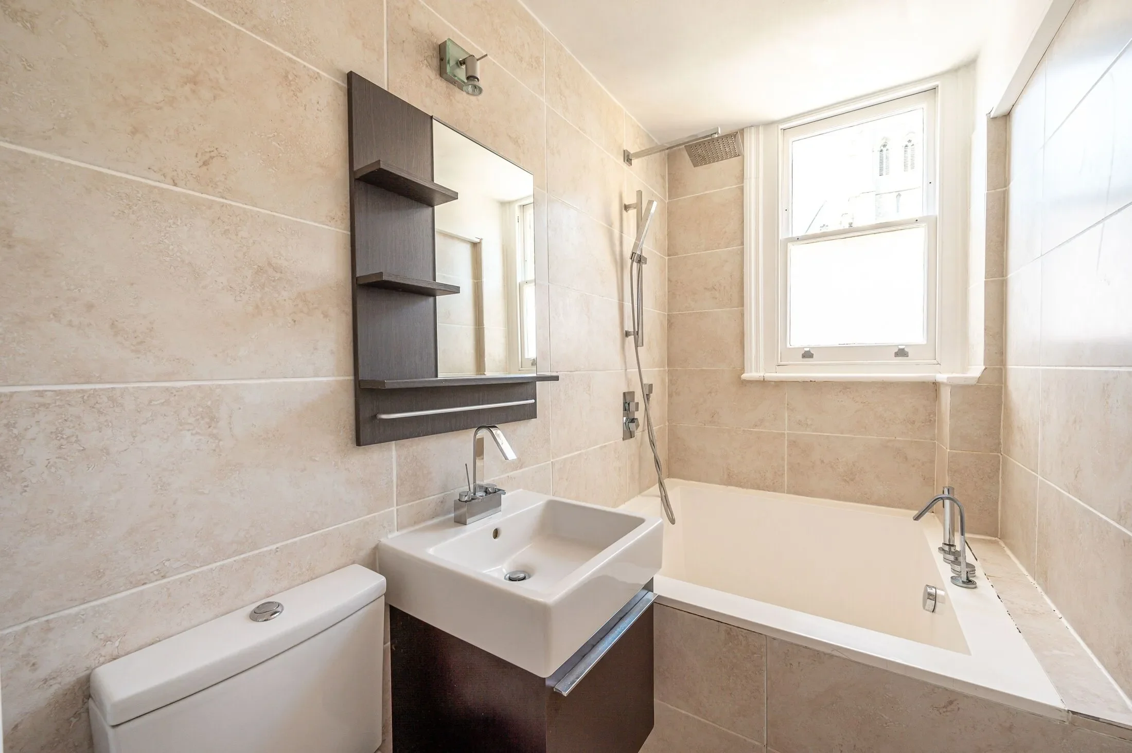 Flat Grove Place in Greater London